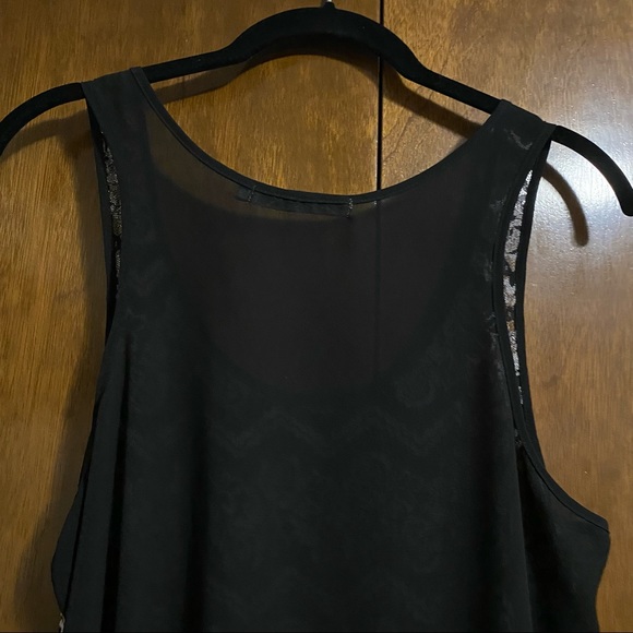 Chloe K Lace Tank - Picture 4 of 6